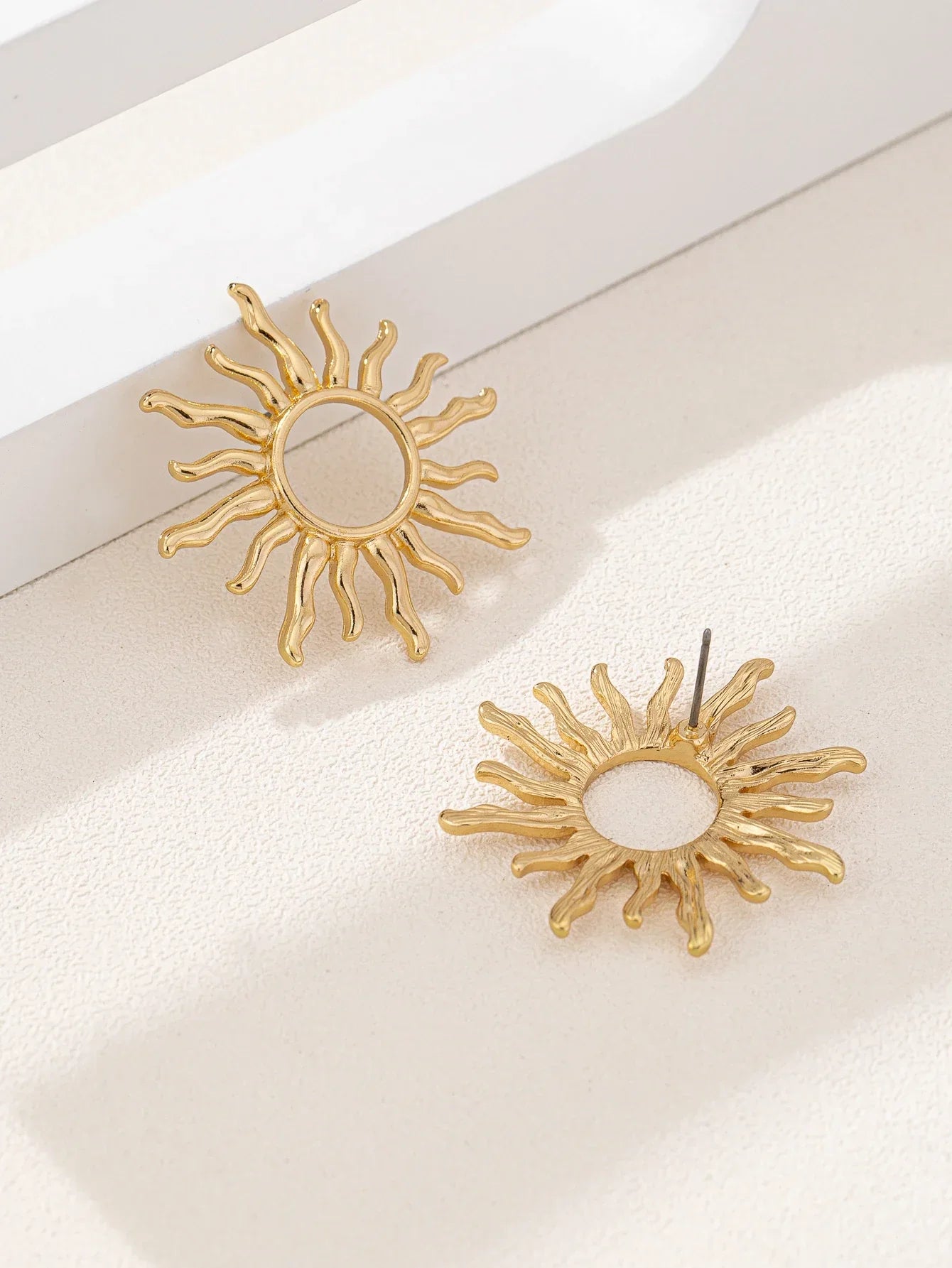Elegant Sun Flower Stud Earrings 1 Pair - Palm and Thread
