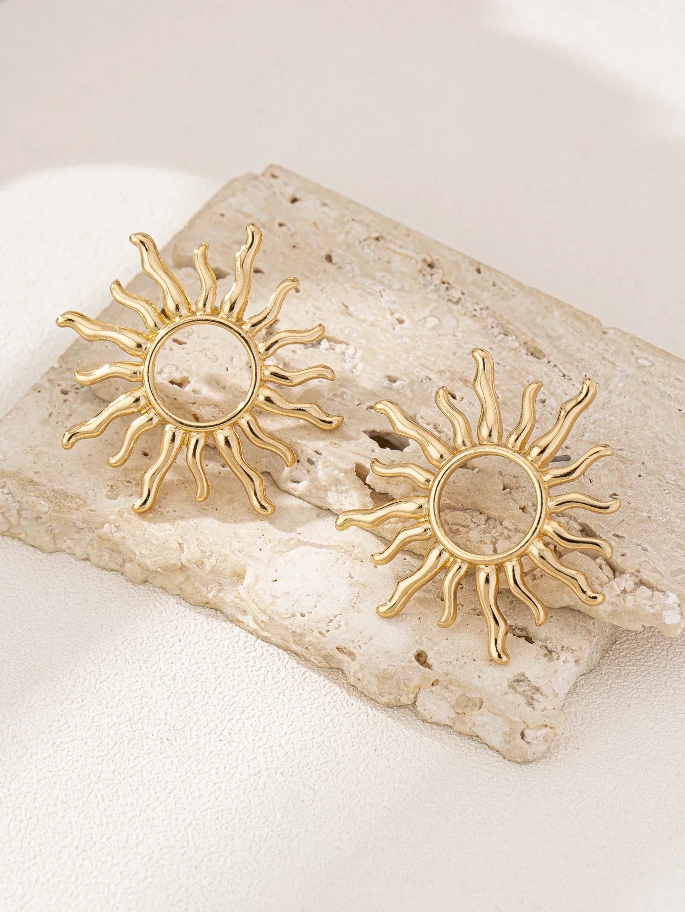 Elegant Sun Flower Stud Earrings 1 Pair - Palm and Thread