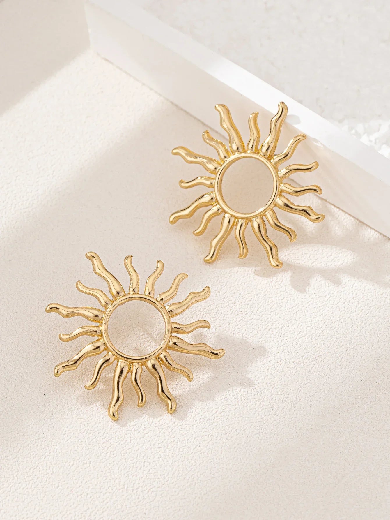 Elegant Sun Flower Stud Earrings 1 Pair - Palm and Thread