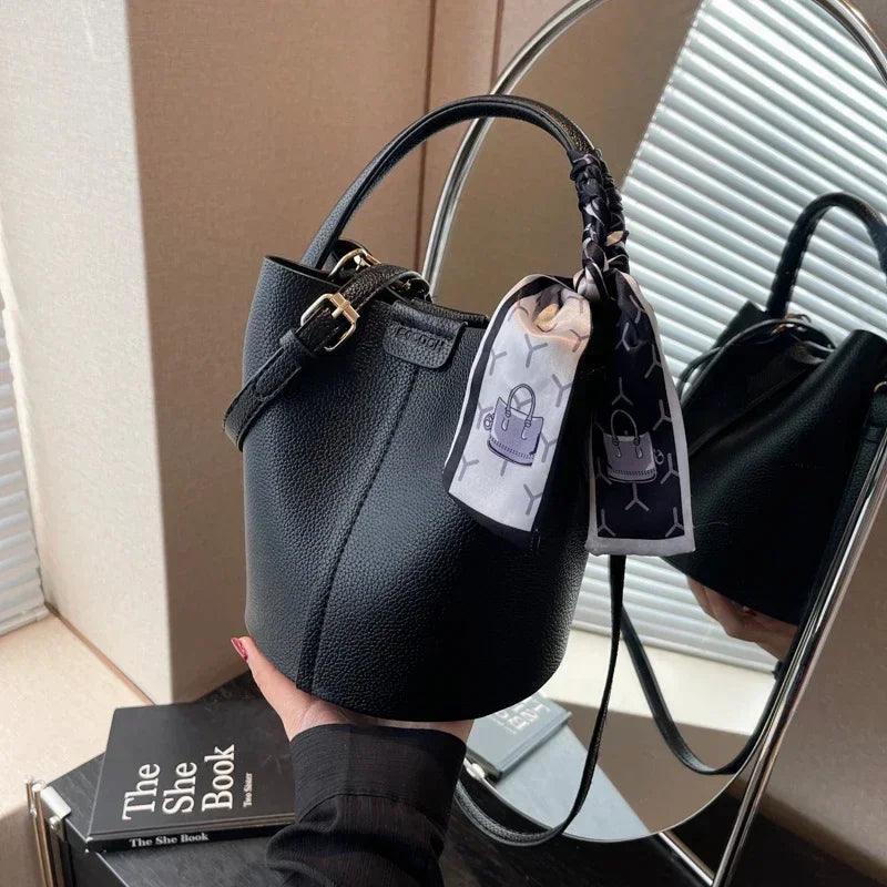 New High Quality Design Handbag PU Commuter Luxury - Palm and Thread