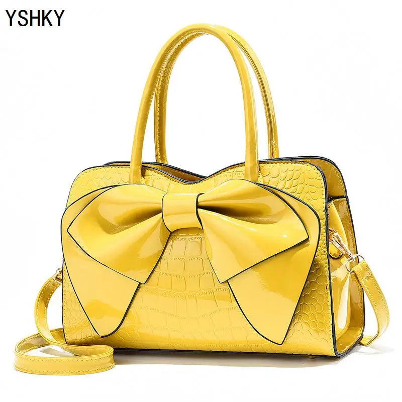 Straw Solid color casual hand-woven bag - Palm and Thread